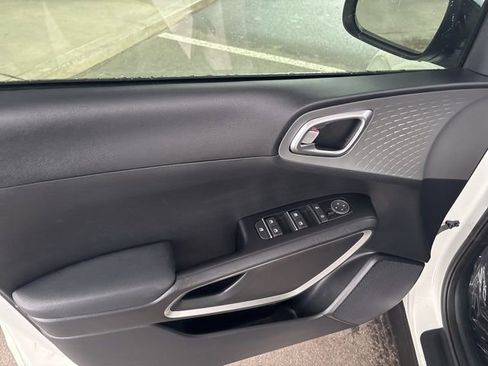 Used 2024 Kia Soul S image 12