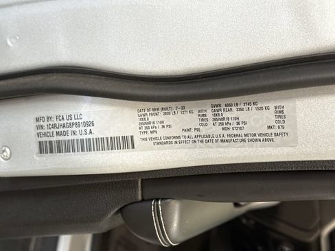 Used 2023 Jeep Grand Cherokee Laredo X AWD/4WD image 27