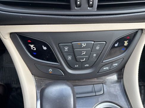 Used 2020 Buick Envision Essence image 25