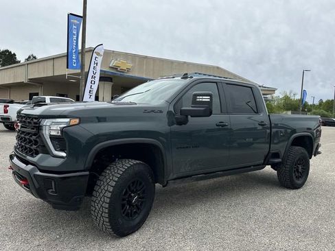 New 2026 Chevrolet Silverado 2500 ZR2 w/ LPO, Dark Essentials Package AWD/4WD image 13