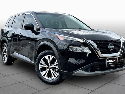 Used 2023 Nissan Rogue SV image 2