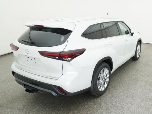 New 2026 Toyota Highlander Limited image 25