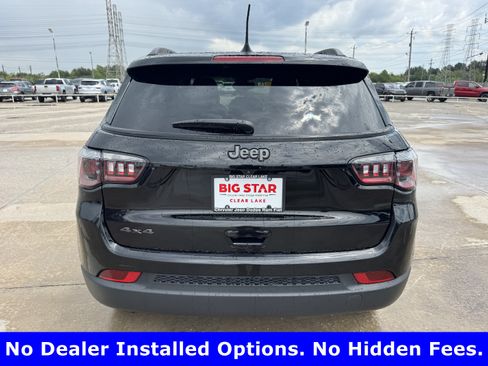 Used 2025 Jeep Compass Latitude w/ Convenience Group AWD/4WD image 7