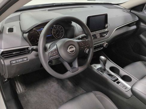 Used 2024 Nissan Altima 2.5 S AWD/4WD image 2