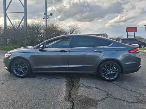 Used 2018 Ford Fusion SE w/ Equipment Group 201A FWD image 4