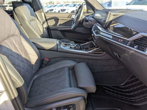 Used 2025 BMW X7 xDrive40i image 31
