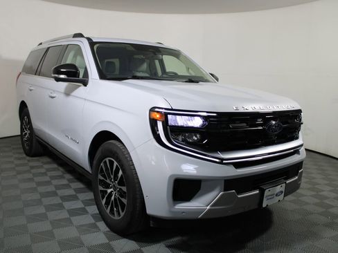 Certified 2025 Ford Expedition Platinum image 1