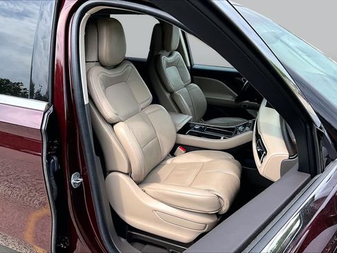 Used 2022 Lincoln Aviator Grand Touring w/ Equipment Group 301A AWD/4WD image 8