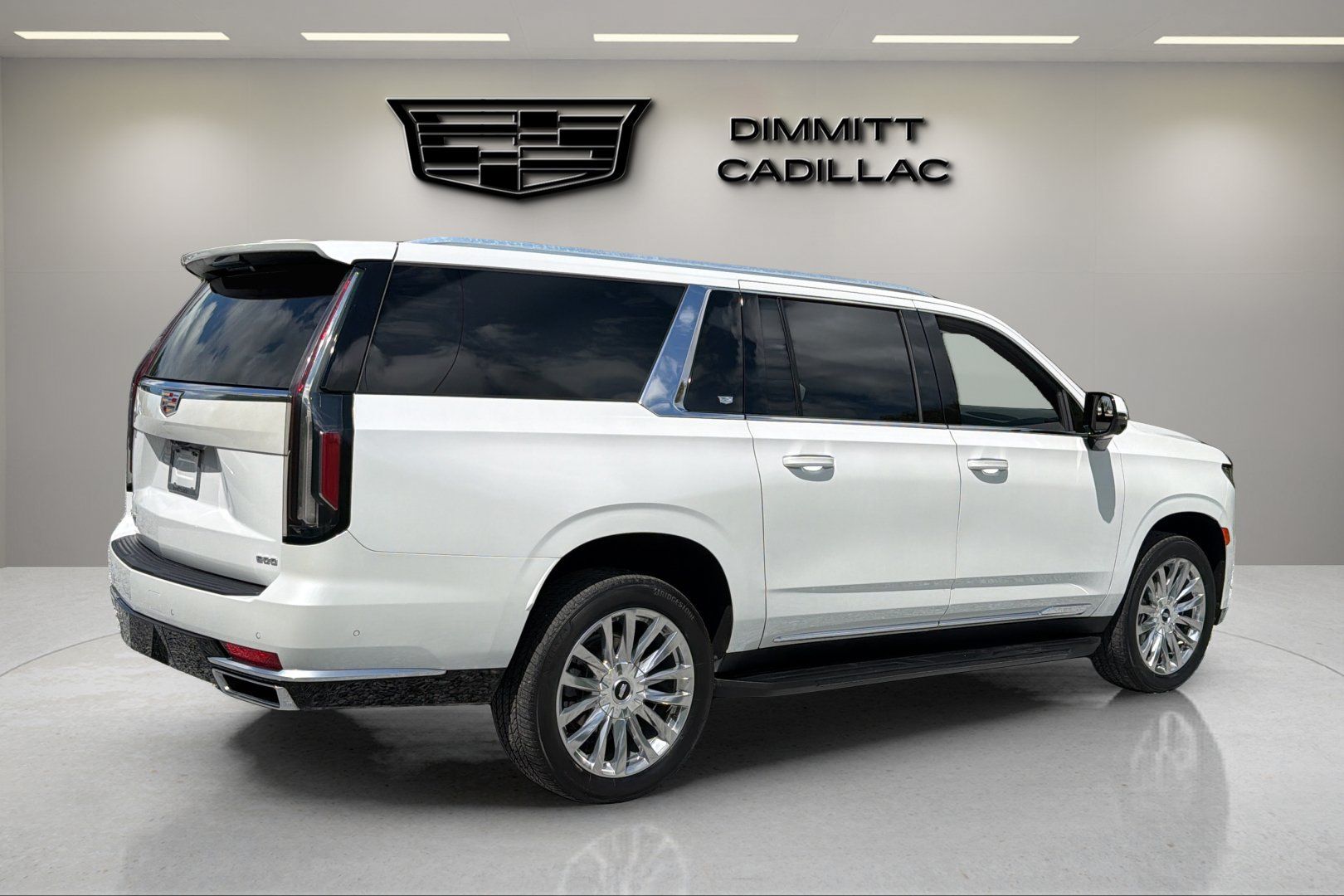 Certified 2023 Cadillac Escalade ESV Premium Luxury w/ LPO, Illumination Package AWD/4WD image 5