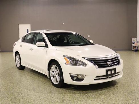 Used 2015 Nissan Altima 2.5 SV w/ Convenience Package FWD image 1