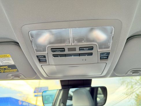 Used 2019 Toyota Highlander XLE image 25