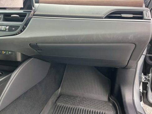 Used 2024 Lexus ES 300h w/ Technology Package image 26