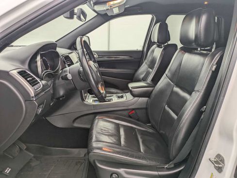 Used 2019 Jeep Grand Cherokee Limited AWD/4WD image 18