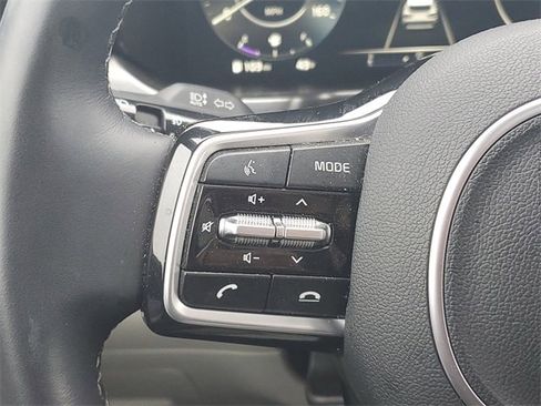 Certified 2023 Kia Sorento SX image 23
