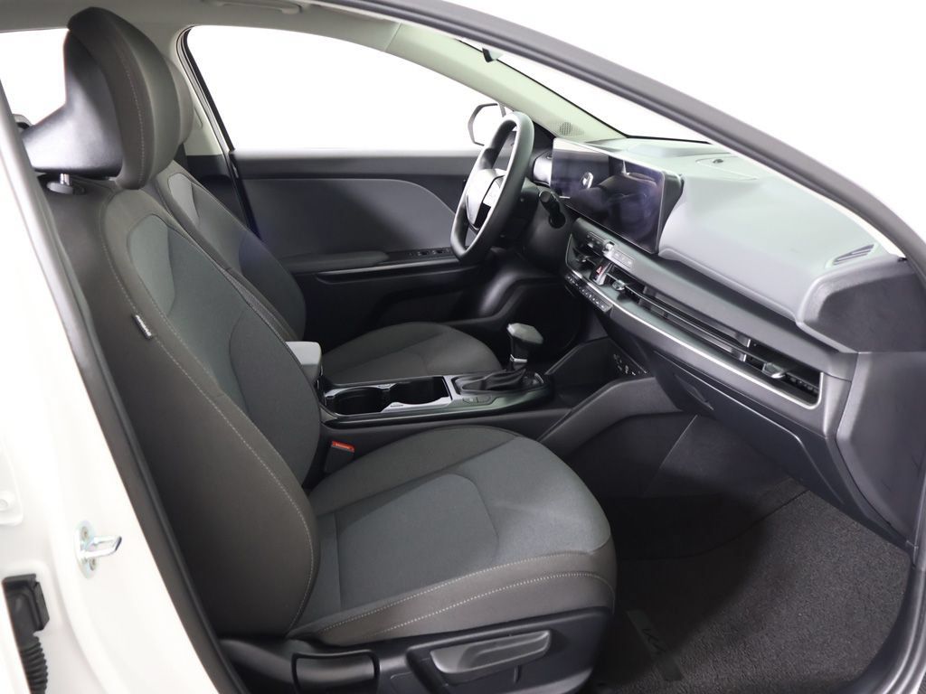 Certified 2025 Kia K4 FWD image 28