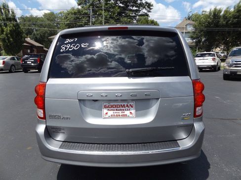 Used 2017 Dodge Grand Caravan SXT FWD image 8