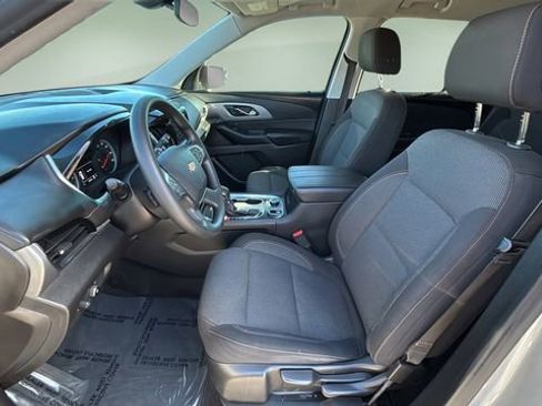 Used 2021 Chevrolet Traverse LS image 18
