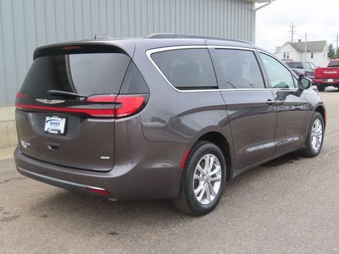Used 2021 Chrysler Pacifica Touring AWD/4WD image 4
