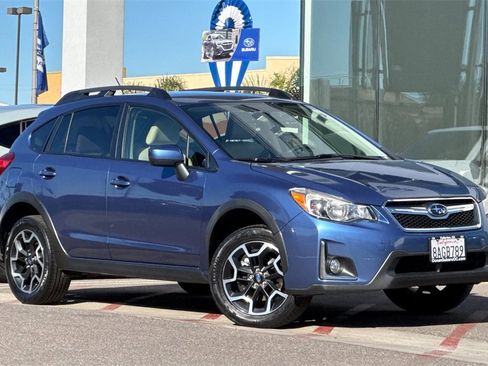 Used 2017 Subaru Crosstrek 2.0i Premium image 2