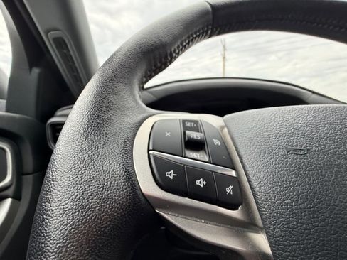 Used 2023 Ford Explorer XLT image 19