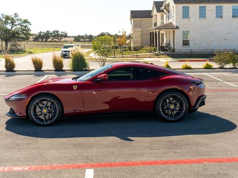 Used 2022 Ferrari Roma RWD image 7