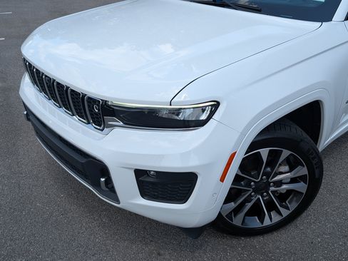 Used 2023 Jeep Grand Cherokee Overland w/ Adv Protech Group III RWD image 13