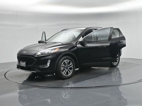 Certified 2020 Ford Escape SEL image 31