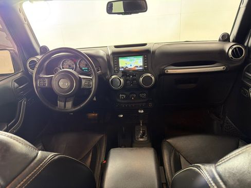 Used 2014 Jeep Wrangler Unlimited Sahara w/ Max Tow Package AWD/4WD image 24