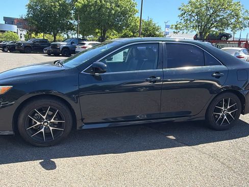 Used 2013 Toyota Camry SE FWD image 8