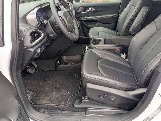 New 2026 Chrysler Pacifica Select AWD/4WD image 13