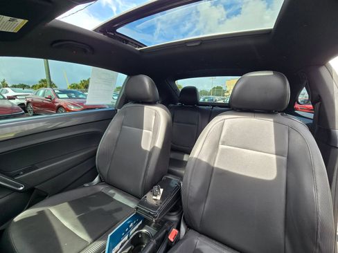 Used 2012 Volkswagen Beetle 2.5 FWD image 27