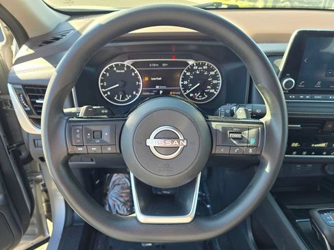 Used 2023 Nissan Rogue SV AWD/4WD image 18