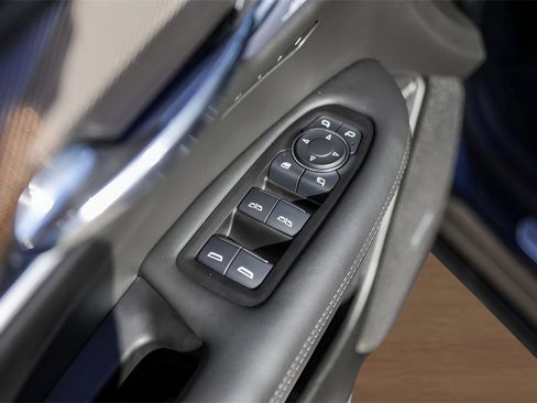 Certified 2025 Cadillac XT6 Sport w/ Platinum Package image 24