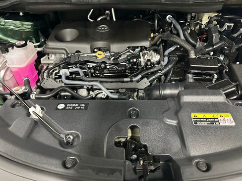 Used 2025 Toyota Sienna LE image 71