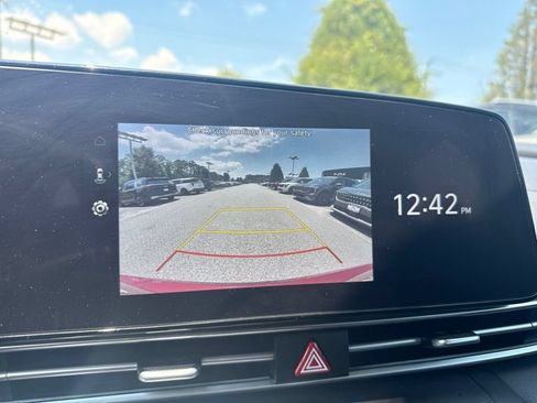 Used 2024 Hyundai Elantra SEL FWD image 12