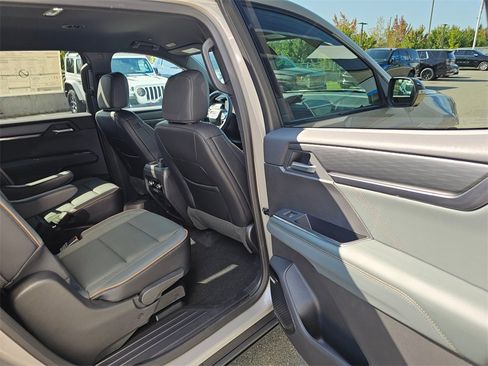 New 2026 GMC Acadia AT4 image 14