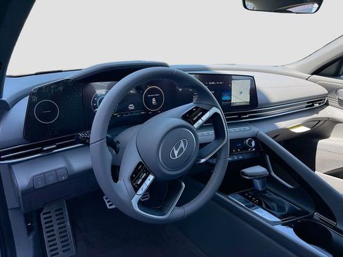 New 2025 Hyundai Elantra SEL image 9