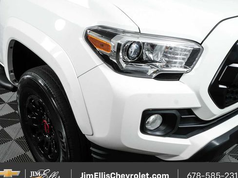 Used 2017 Toyota Tacoma SR5 w/ Tow Package AWD/4WD image 31