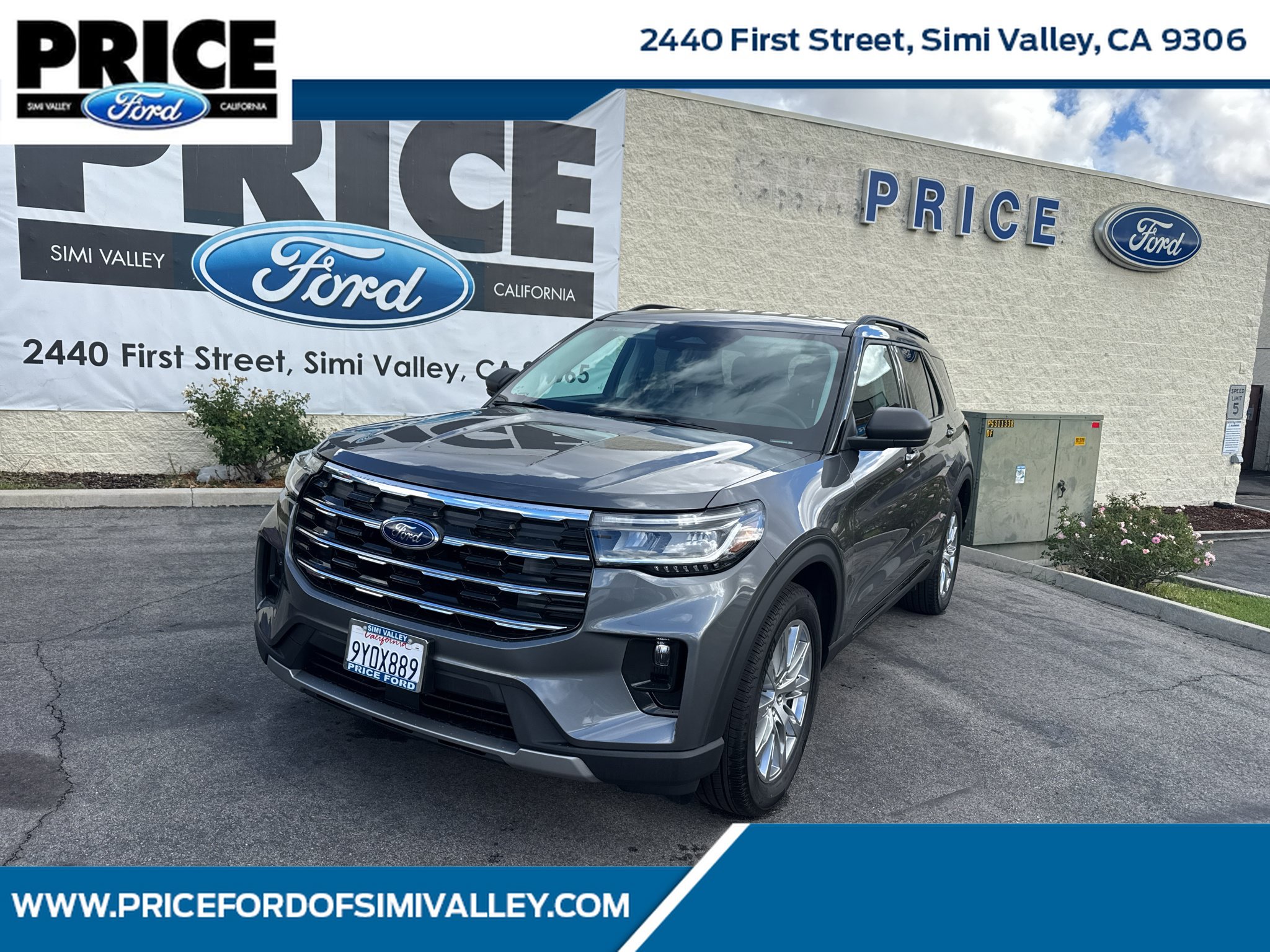 Used 2026 Ford Explorer Active w/ Active Comfort Package AWD/4WD image 1