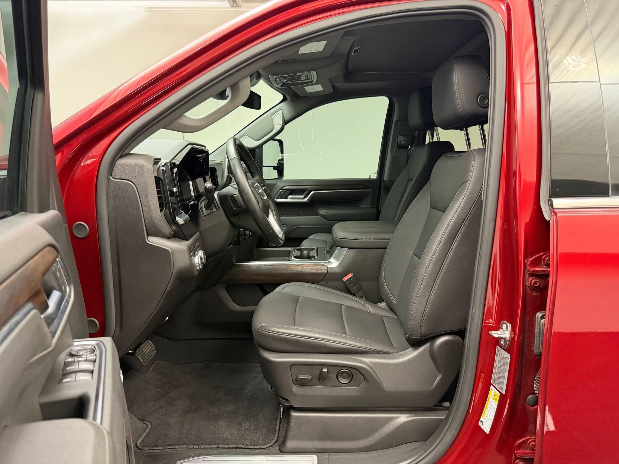 Used 2025 GMC Sierra 2500 SLT w/ SLT Premium Package AWD/4WD image 5