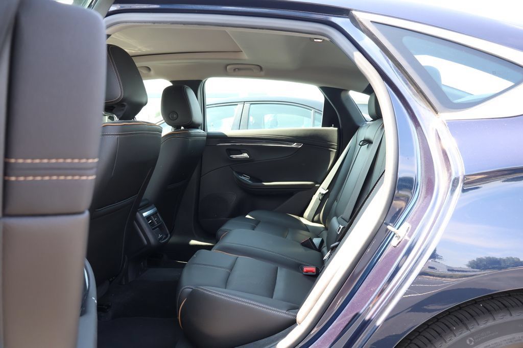 Used 2016 Chevrolet Impala LTZ w/ Enhanced Convenience Package FWD image 32