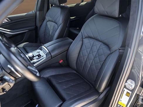 Used 2023 BMW X7 xDrive40i w/ Executive Package image 7