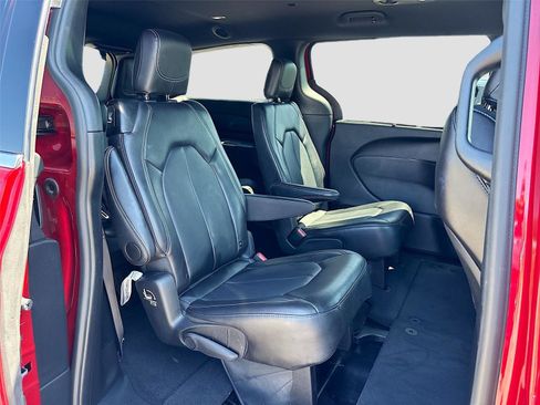 Used 2025 Chrysler Pacifica Select FWD image 27