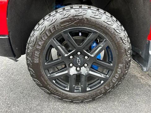 Used 2024 Chevrolet Silverado 1500 LT Trail Boss w/ Convenience Package II AWD/4WD image 8