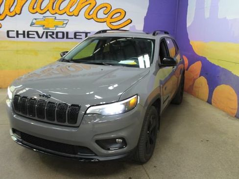 Used 2022 Jeep Cherokee Latitude Lux w/ Sun & Sound Group AWD/4WD image 4