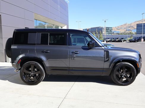 Used 2025 Land Rover Defender 110 V8 AWD/4WD image 5