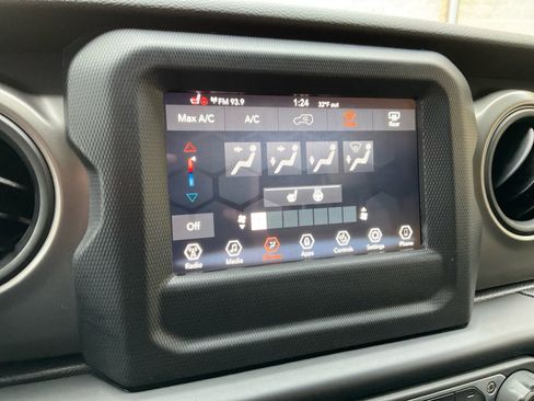 Used 2023 Jeep Wrangler Unlimited Sport image 23