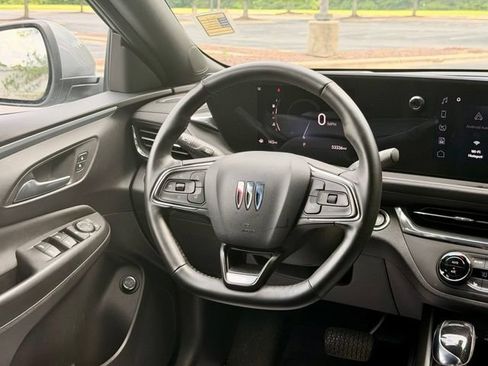 Used 2025 Buick Envista Preferred w/ Convenience I Package FWD image 20