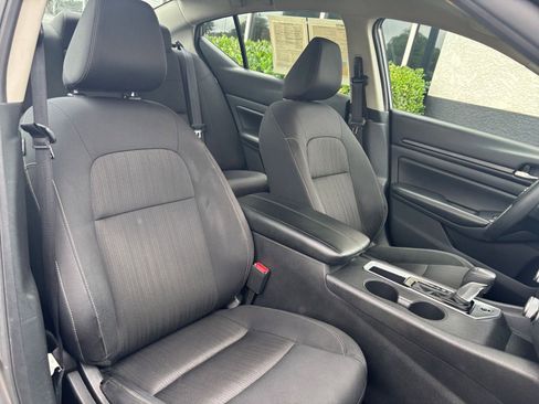Used 2025 Nissan Altima 2.5 SV FWD image 36