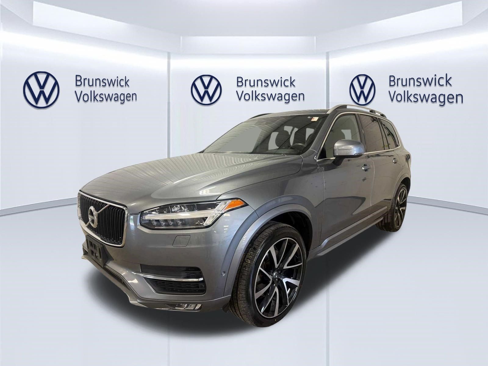 Used 2018 Volvo XC90 T6 Momentum w/ Convenience Package AWD/4WD image 1